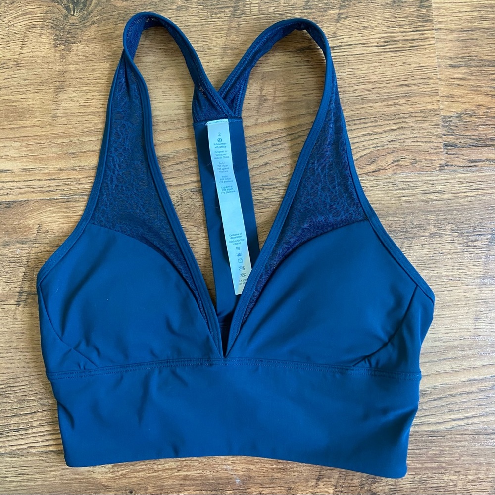 Lululemon Sports Bra -Beautiful design and color!